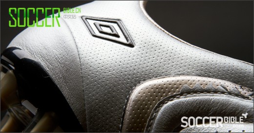 Umbro Speciali 3 Pro Football Boots - White/Black/Pewter