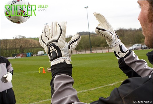 Play Test: HO Ghotta Gecko GK Gloves - Goalkeepers