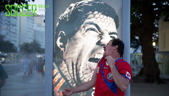 suarez_bite_adidas_billboard_img9