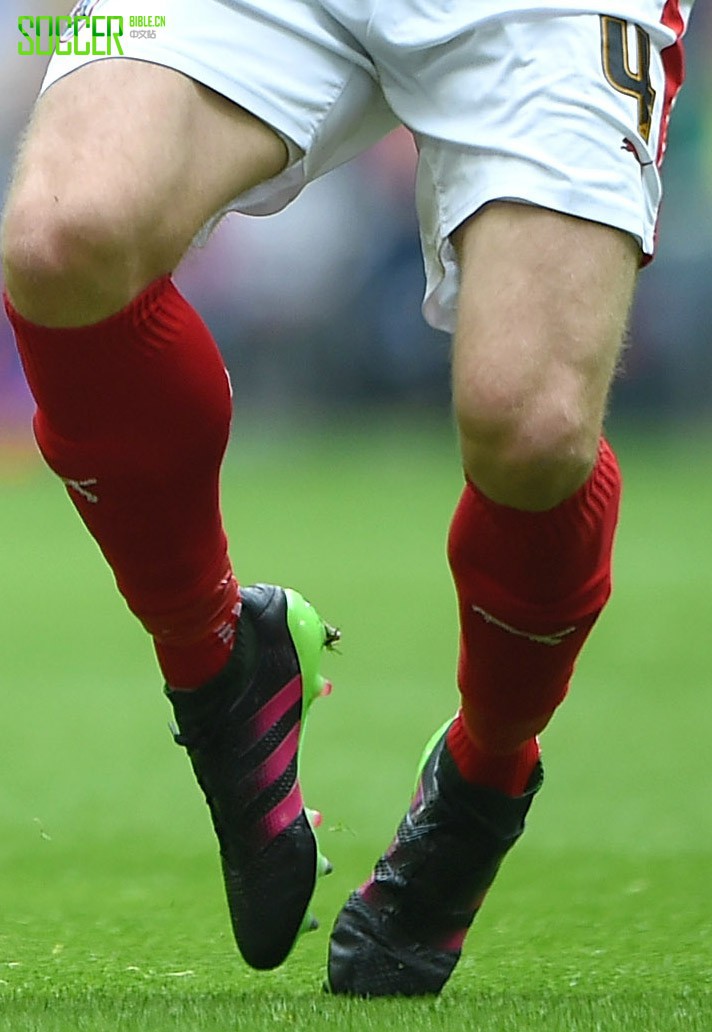 Marc Roberts (Barnsley) adidas ACE 16.1 Primeknit