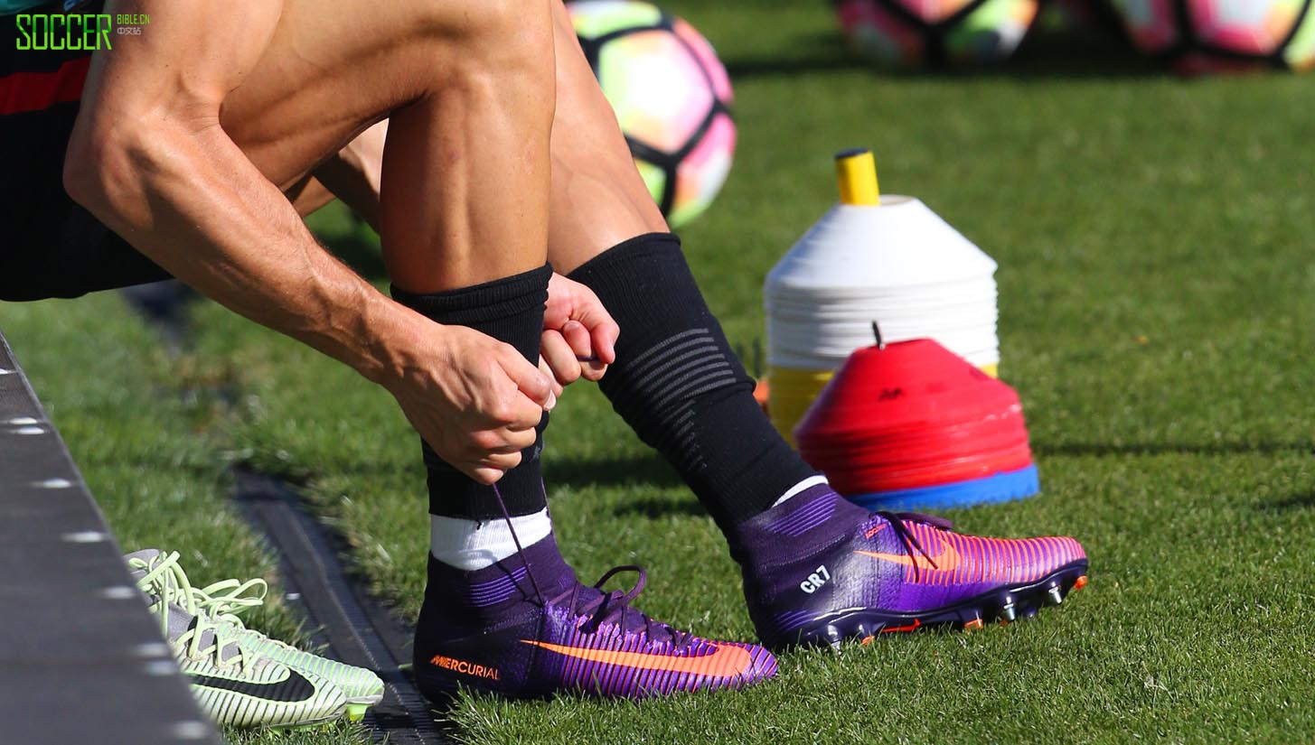 CR7 Trains In Nike Floodlights Pack : Boot Spotting : Soccer Bible