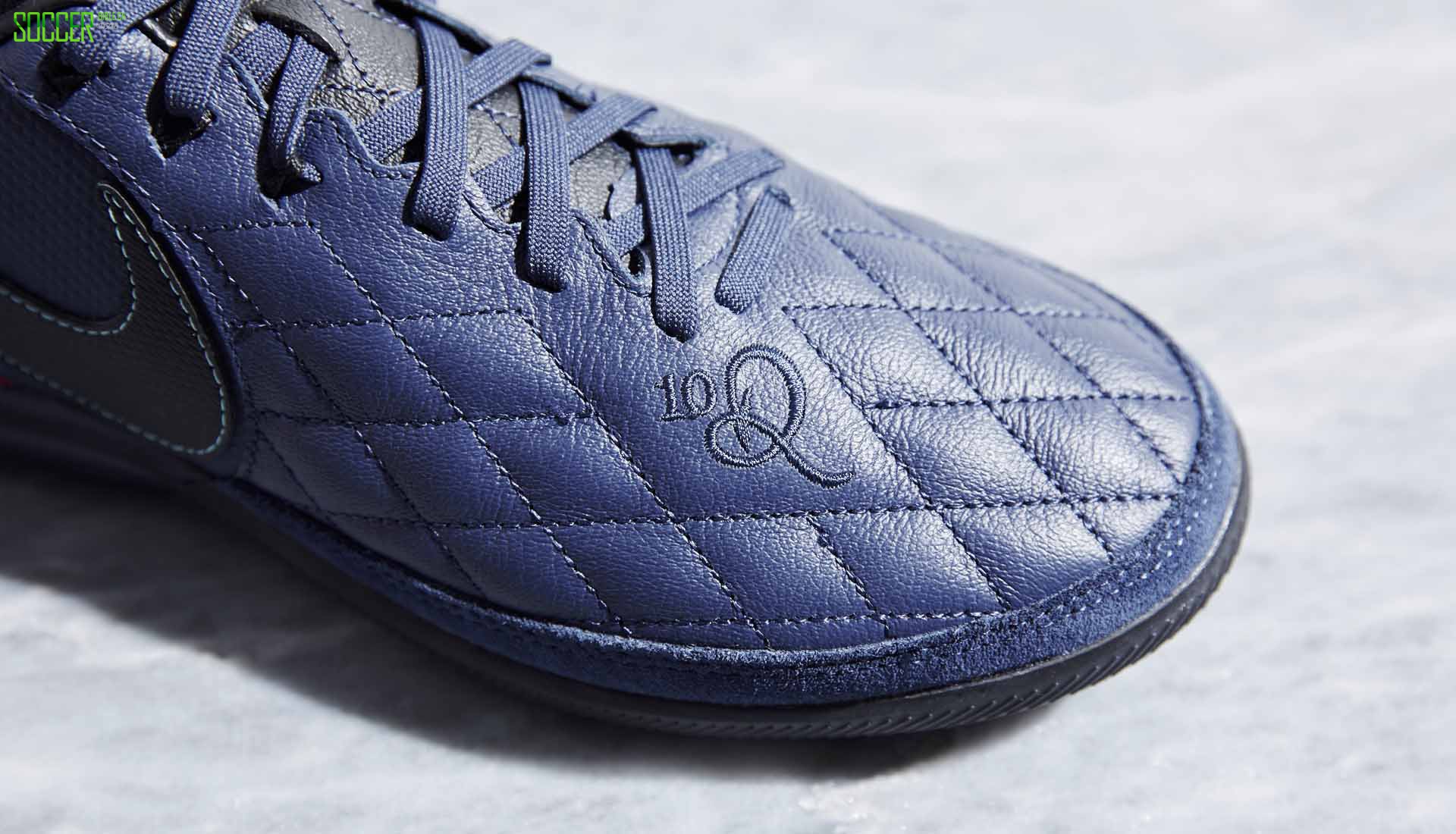 Nike推出TiempoX Finale Ronaldinho10小场足球鞋