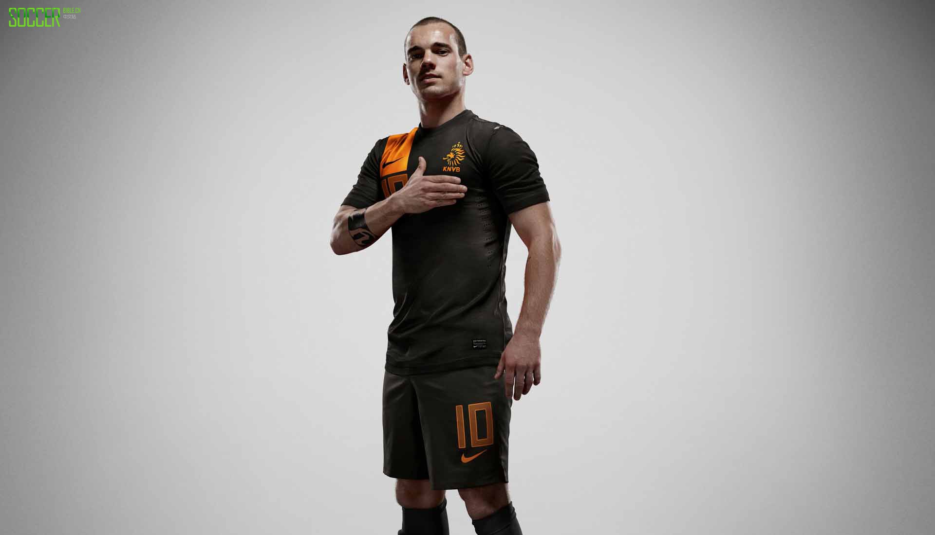 《SoccerBible》评选出的十年前TOP 30球衣