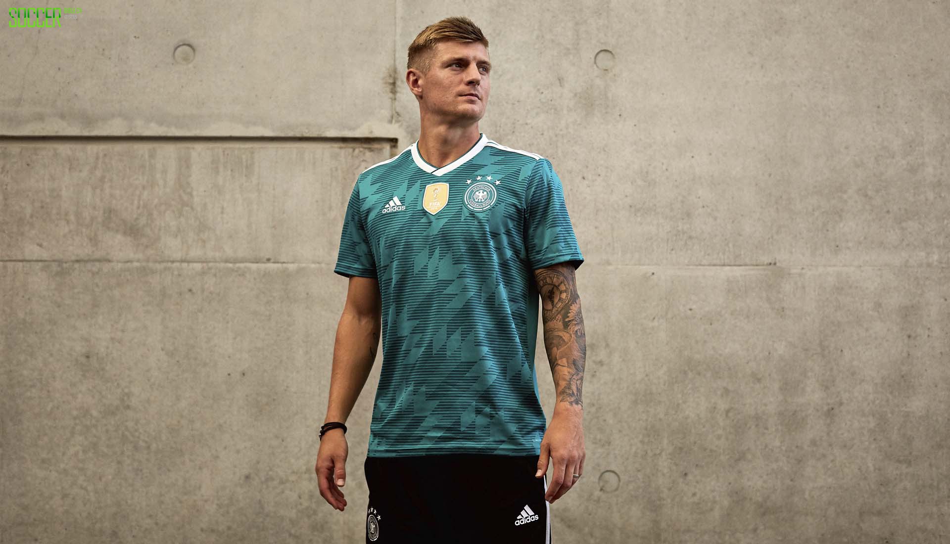 《SoccerBible》评选出的十年前TOP 30球衣