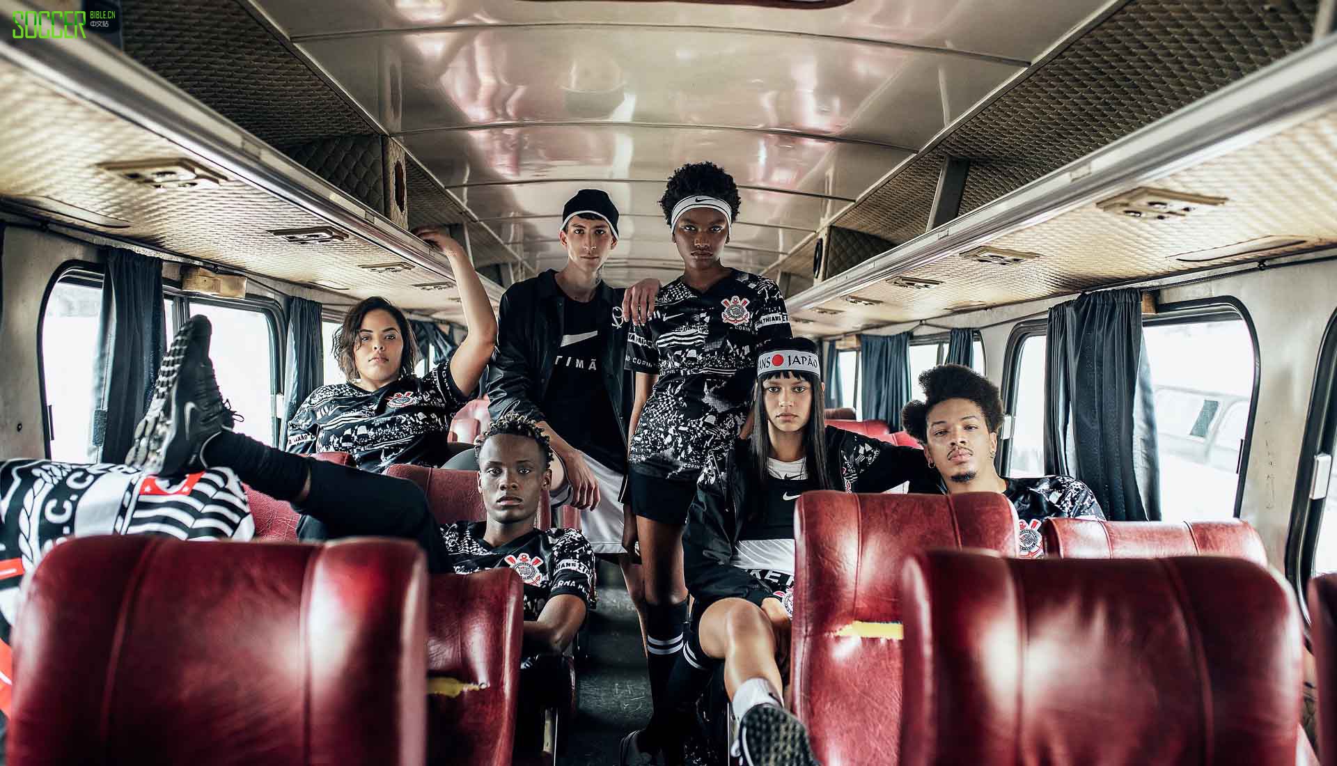 《SoccerBible》评选出的十年前TOP 30球衣